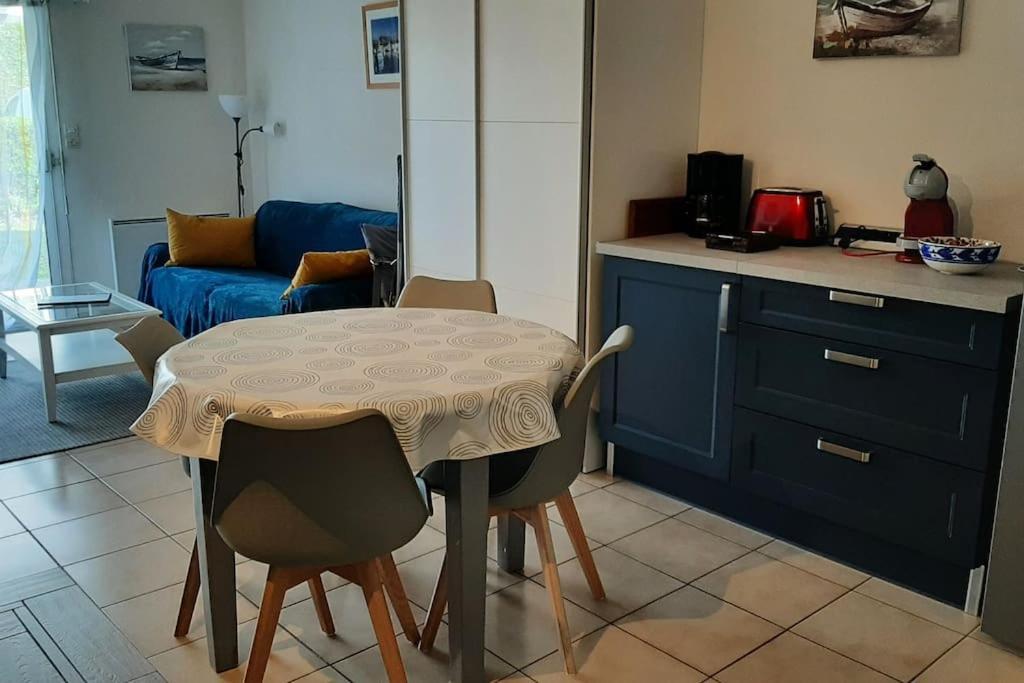 Hyper Centre De Sarzeau, Grand Appartement Au Calme Avec Jardinet Zewnętrze zdjęcie